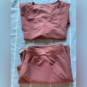 FIGS Mauve scrub set size XL